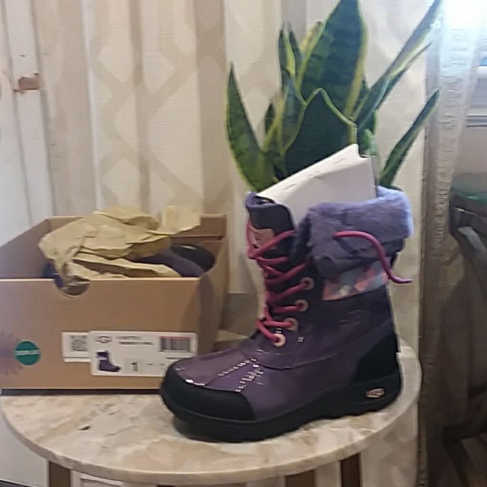 UGG kids snow boot